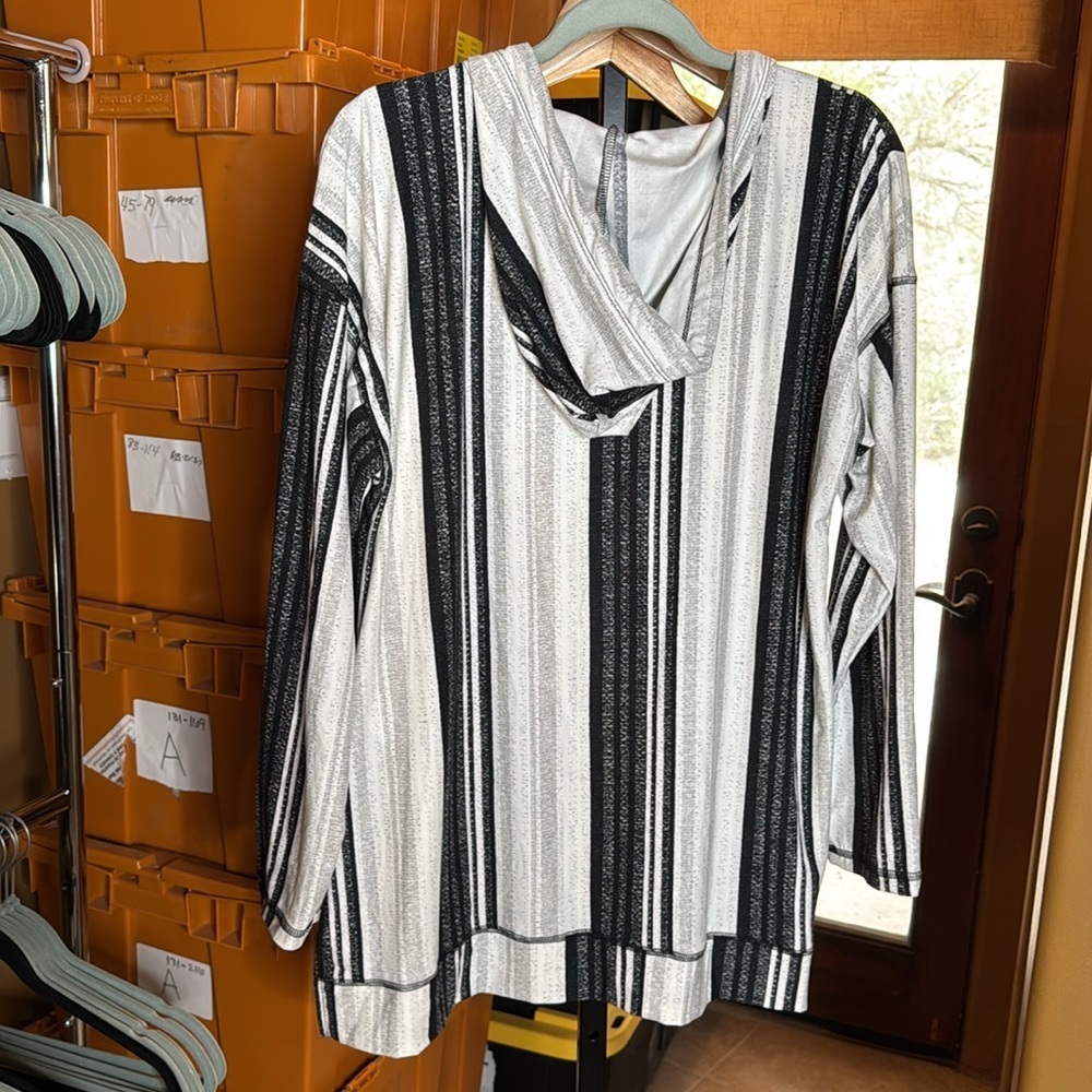 NWT LuLaRoe Eliza Gray Black Cream V-Neck Hoodie Long Sleeve Top Size XL - Picture 10 of 10